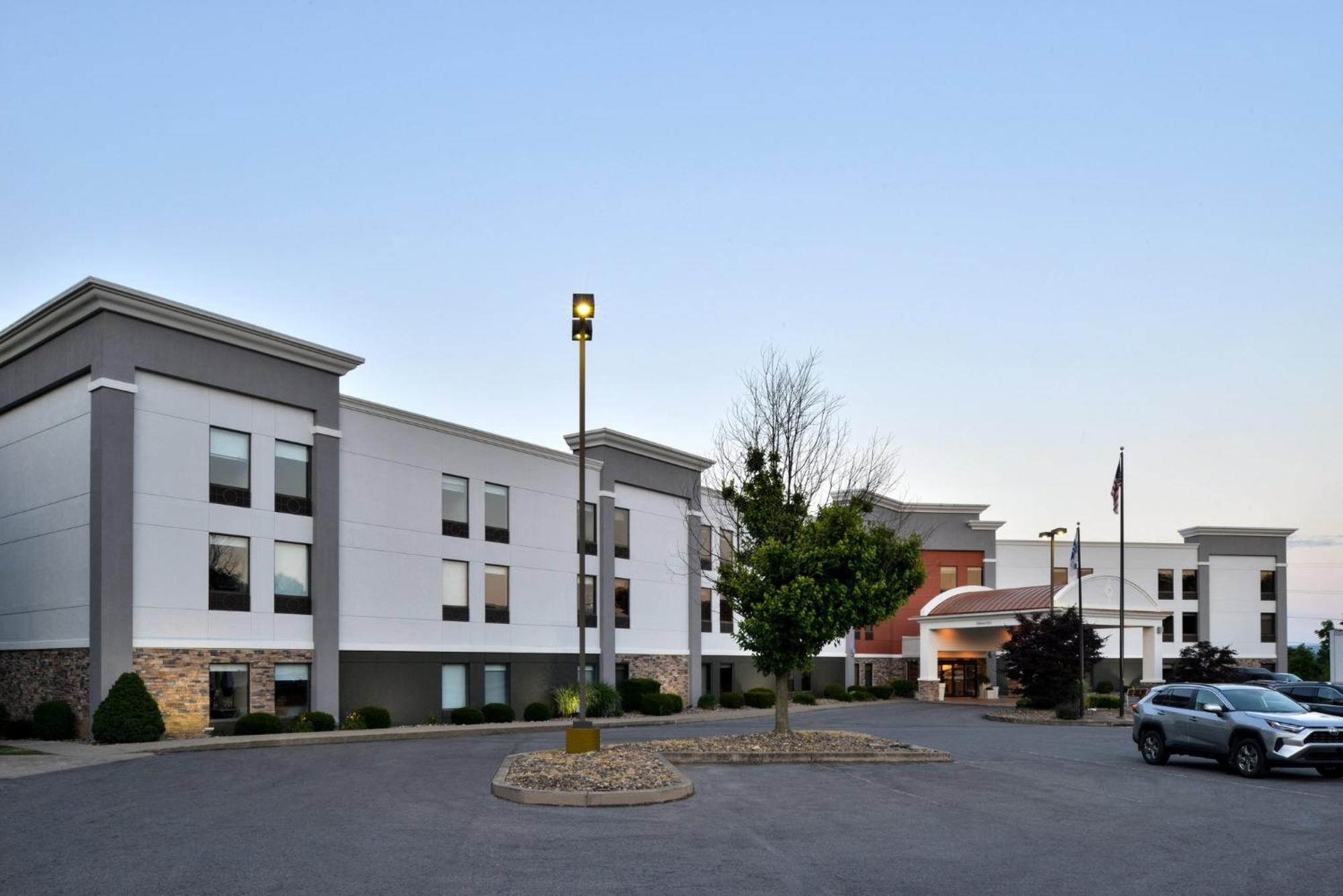Holiday Inn Express Lewisburg - New Columbia By Ihg Bagian luar foto