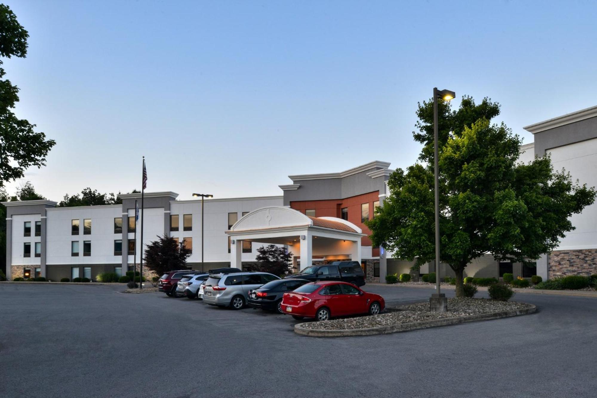 Holiday Inn Express Lewisburg - New Columbia By Ihg Bagian luar foto